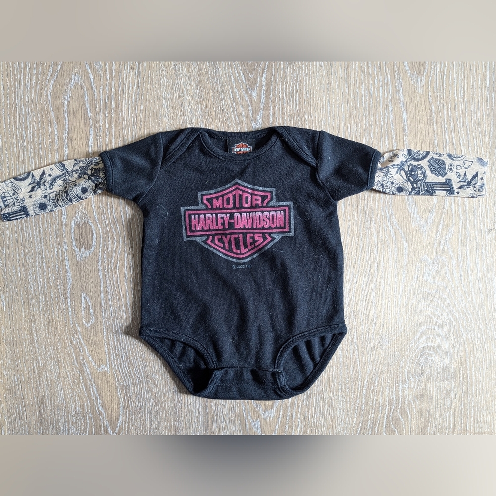 4/$10 ✨ Harley-Davidson Black Bodysuit with Pink Logo and Cream Sleeve Print